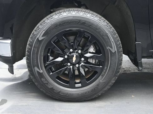 Used 2021 Chevrolet Silverado 1500 LT AWD/4WD image 17