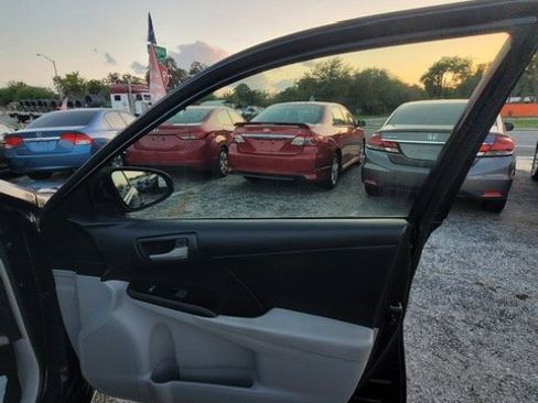 Used 2014 Toyota Camry LE image 7