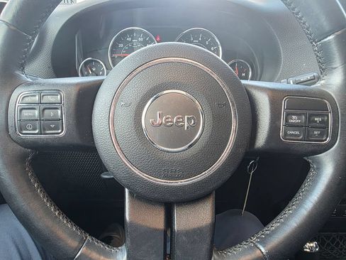 Used 2017 Jeep Wrangler Unlimited Rubicon w/ Connectivity Group AWD/4WD image 15