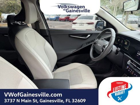 Used 2023 Kia Niro EX Touring image 9