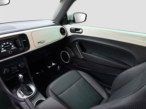 Used 2013 Volkswagen Beetle 2.5 image 22