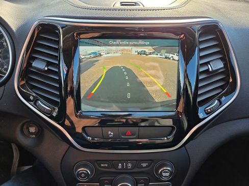 Used 2020 Jeep Cherokee Limited image 24