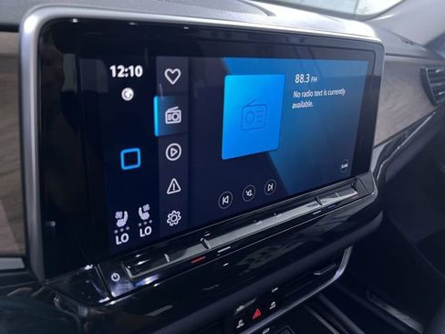 Used 2025 Volkswagen Atlas SE image 16