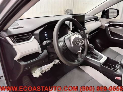 Used 2025 Toyota RAV4 XLE w/ Convenience Package FWD image 11