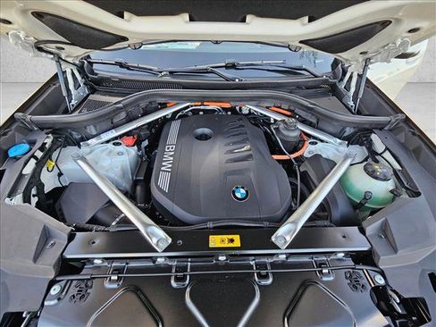 New 2026 BMW X5 xDrive50e w/ Climate Comfort Package image 18