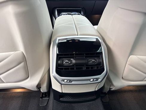 Used 2023 BMW i7 xDrive60 AWD/4WD image 67