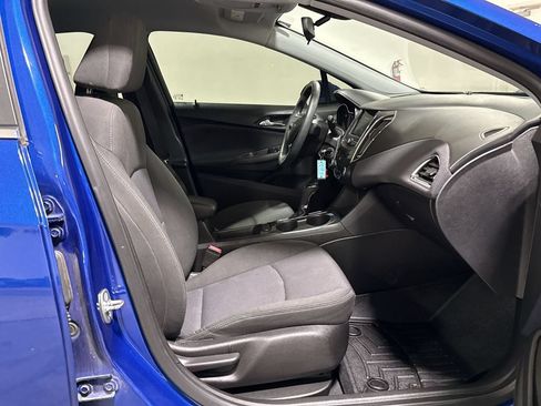 Used 2019 Chevrolet Cruze LT FWD image 21