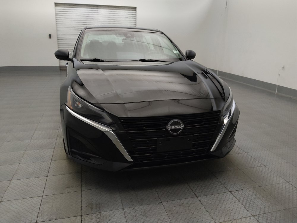Used 2025 Nissan Altima 2.5 SV FWD image 14