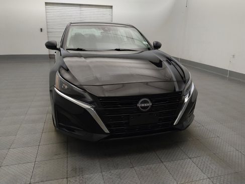 Used 2025 Nissan Altima 2.5 SV FWD image 14