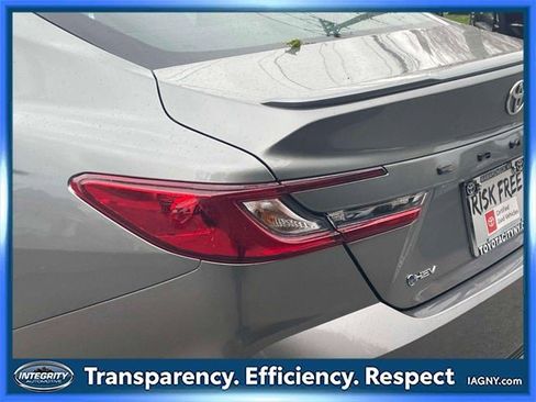 Used 2025 Toyota Camry SE image 11