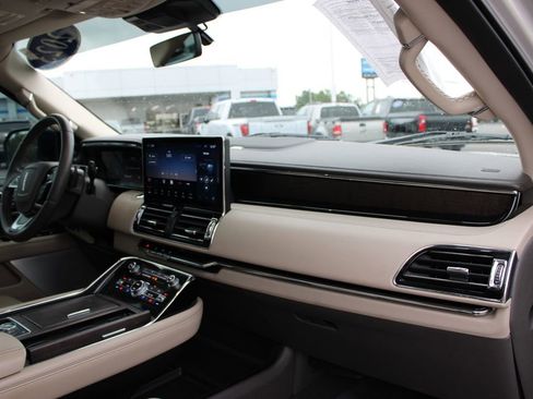 Used 2023 Lincoln Navigator Reserve RWD image 32