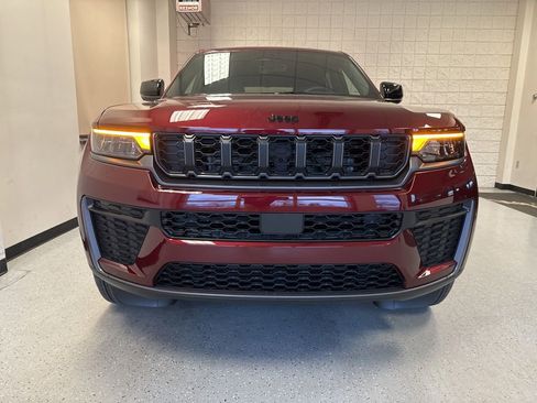 New 2026 Jeep Grand Cherokee L 4WD image 10