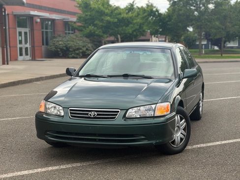 Used 2001 Toyota Camry CE FWD image 1
