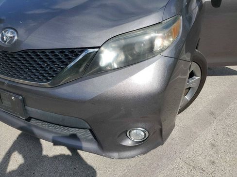 Used 2011 Toyota Sienna SE w/ Preferred Pkg FWD image 11
