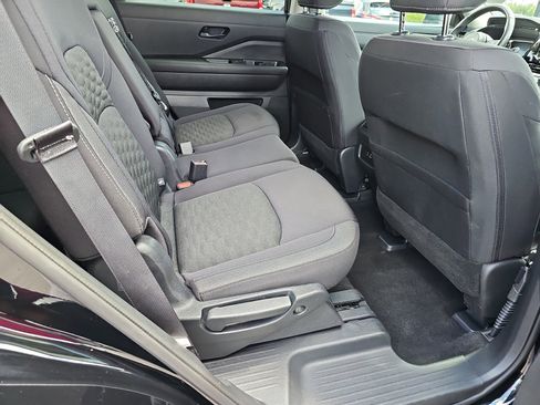 Used 2024 Nissan Pathfinder SV FWD image 12