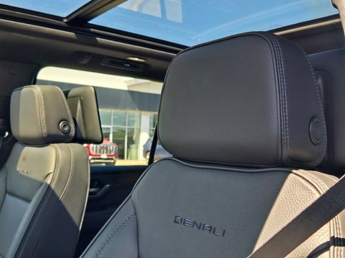 New 2026 GMC Yukon XL Denali w/ Denali Reserve Package AWD/4WD image 7