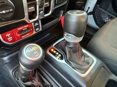 Used 2023 Jeep Wrangler Unlimited Rubicon image 24