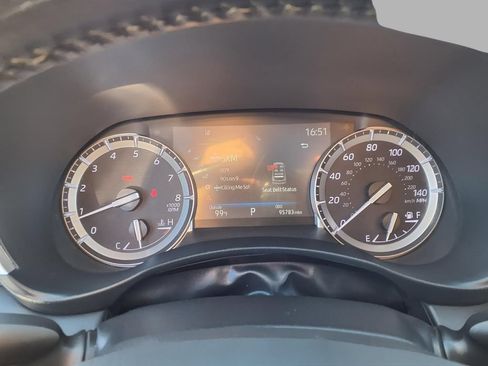 Used 2022 Toyota Highlander XLE FWD image 18