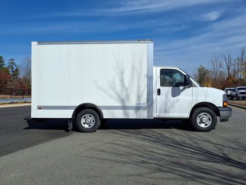 New 2024 Chevrolet Express 3500 w/ Power Convenience Package image 24