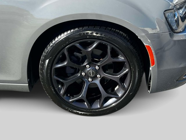 Used 2019 Chrysler 300 S RWD image 7