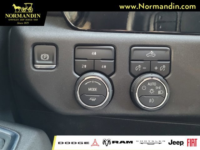 Used 2025 Chevrolet Silverado 2500 LT w/ Convenience Package AWD/4WD image 13