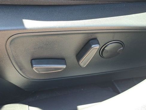 Used 2021 Ford Escape Titanium FWD image 9