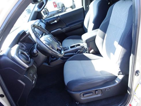 Used 2020 Toyota Tacoma TRD Sport image 16