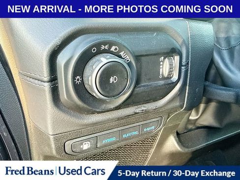 Used 2025 Jeep Wrangler Unlimited Sahara w/ Safety Group image 2