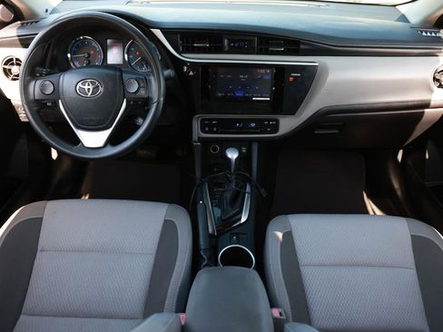 Used 2017 Toyota Corolla LE image 21