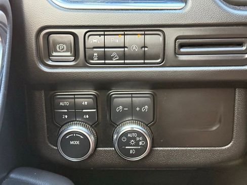 Used 2023 GMC Yukon AT4 AWD/4WD image 10