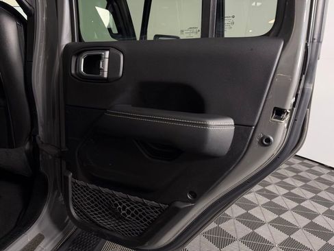 Used 2021 Jeep Wrangler Unlimited Sahara image 32