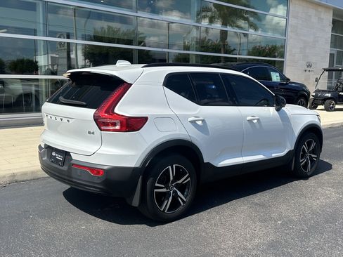 Used 2023 Volvo XC40 B4 Plus w/ Protection Package Premier FWD image 4