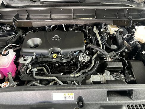Used 2023 Toyota Highlander Bronze Edition FWD image 11