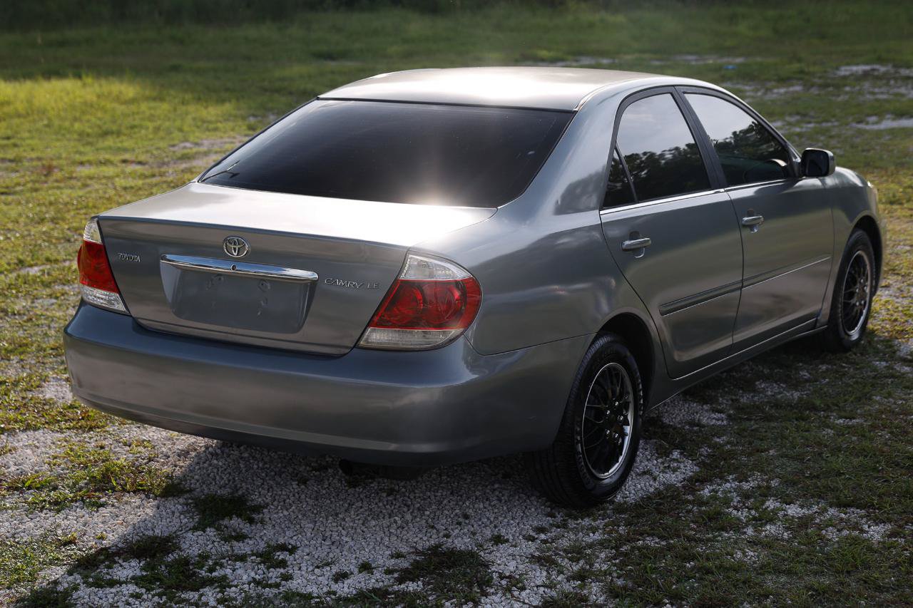 Used 2005 Toyota Camry LE FWD image 11