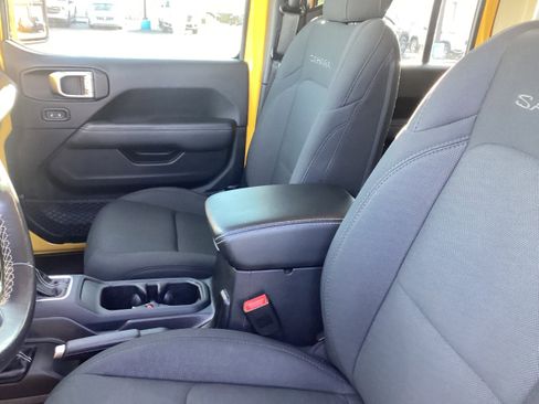 Used 2020 Jeep Wrangler Unlimited Sahara w/ Uconnect 4C Nav & Sound Group image 12