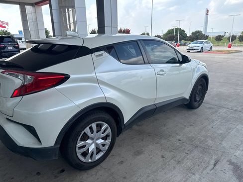 Used 2020 Toyota C-HR LE FWD image 16
