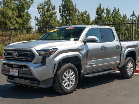 Used 2024 Toyota Tacoma SR5 AWD/4WD image 5