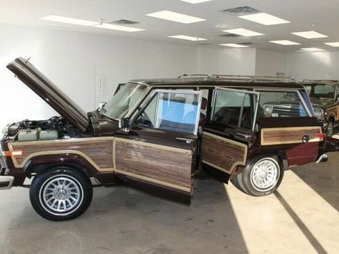 Used 1989 Jeep Grand Wagoneer image 16