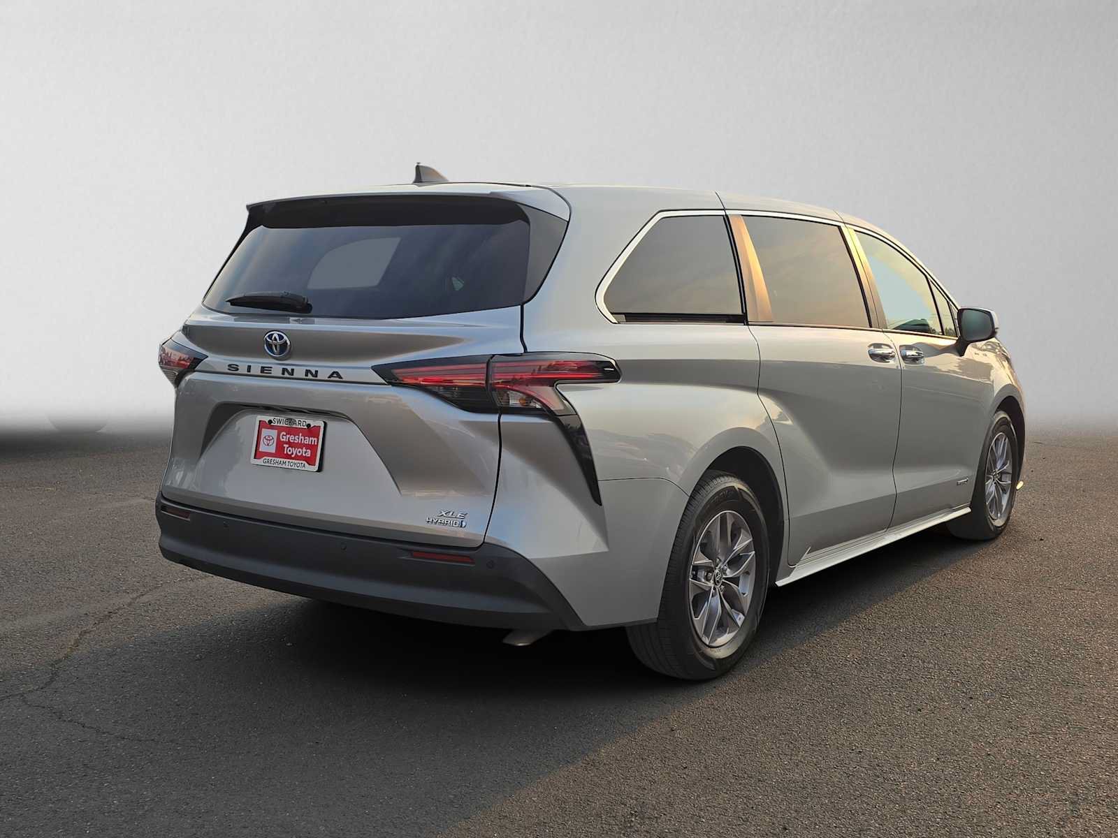 Certified 2021 Toyota Sienna XLE FWD image 3