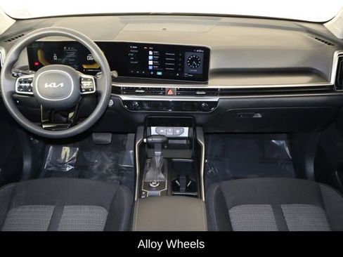 Used 2025 Kia Sorento LX FWD image 13