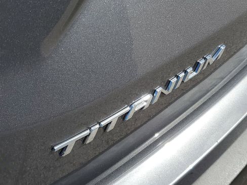 Used 2021 Ford Edge Titanium image 7