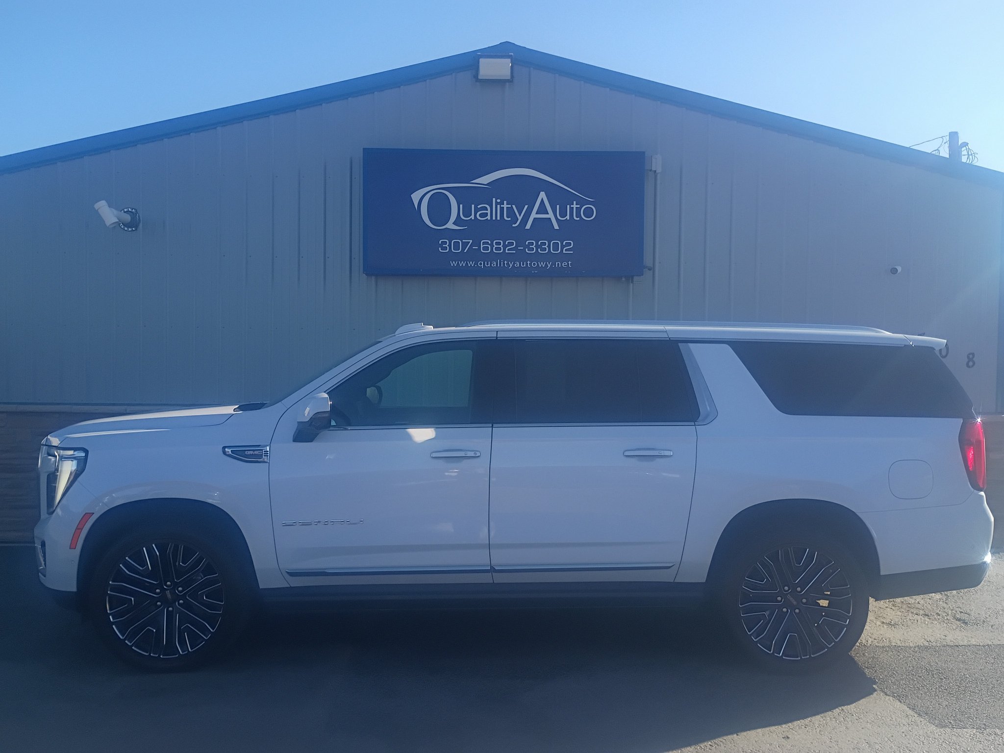Used 2026 GMC Yukon XL Denali w/ Sun & Power Step Package AWD/4WD image 1