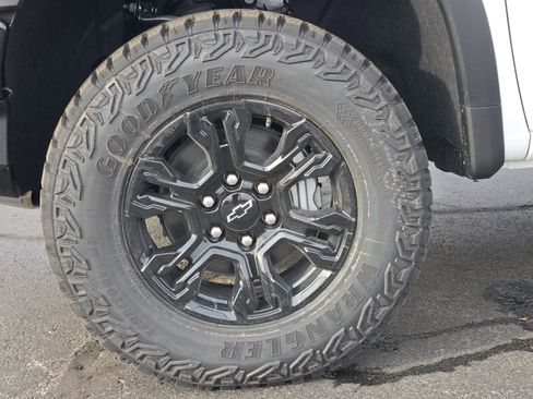 New 2026 Chevrolet Silverado 1500 ZR2 w/ Dark Appearance Package image 9