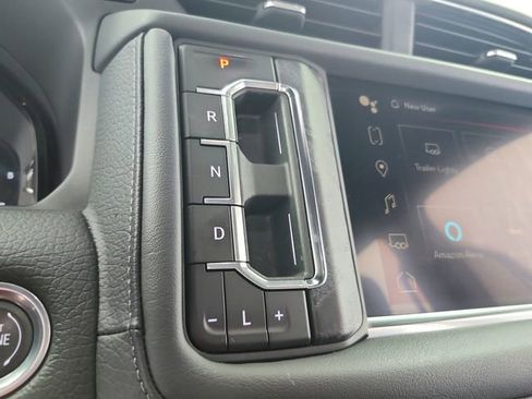 Used 2024 GMC Yukon Denali RWD image 26