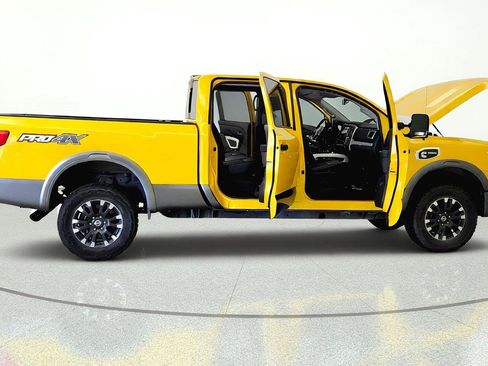 Used 2017 Nissan Titan PRO-4X w/ Pro-4x Convenience Package AWD/4WD image 12