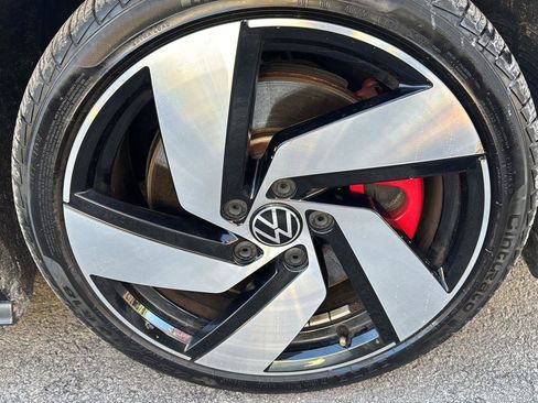 Used 2022 Volkswagen GTI SE image 9