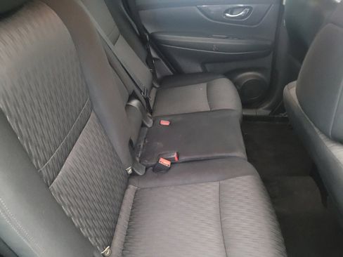 Used 2020 Nissan Rogue SV image 19