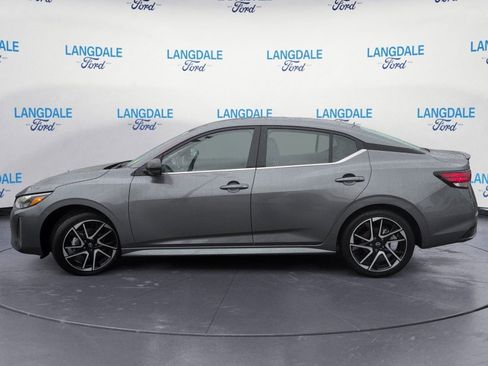 Used 2025 Nissan Sentra SR w/ SR Premium Package FWD image 10