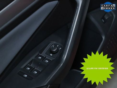 Certified 2025 Volkswagen Jetta SE image 16