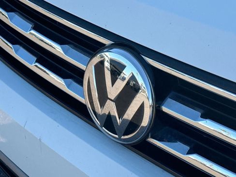 Used 2019 Volkswagen Tiguan SE w/ Panoramic Sunroof Package image 32